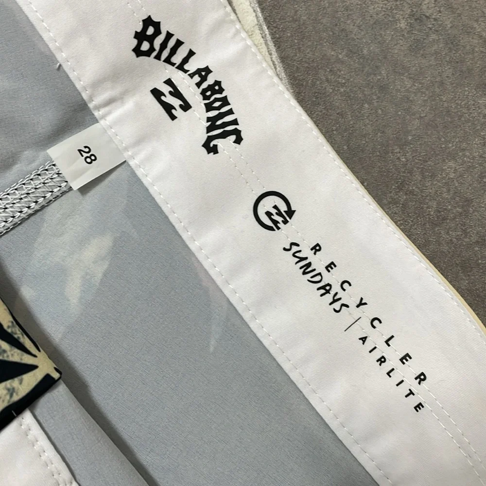 Billabong Sundays Airlite Boardshorts size 28‎